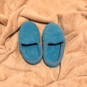 FLUFFY SLIPPERS